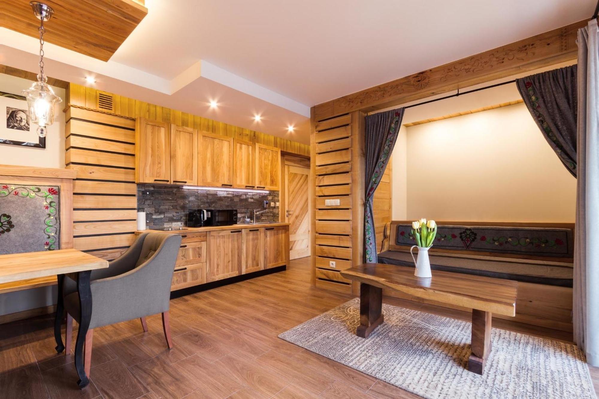 Apartment Balcony C
